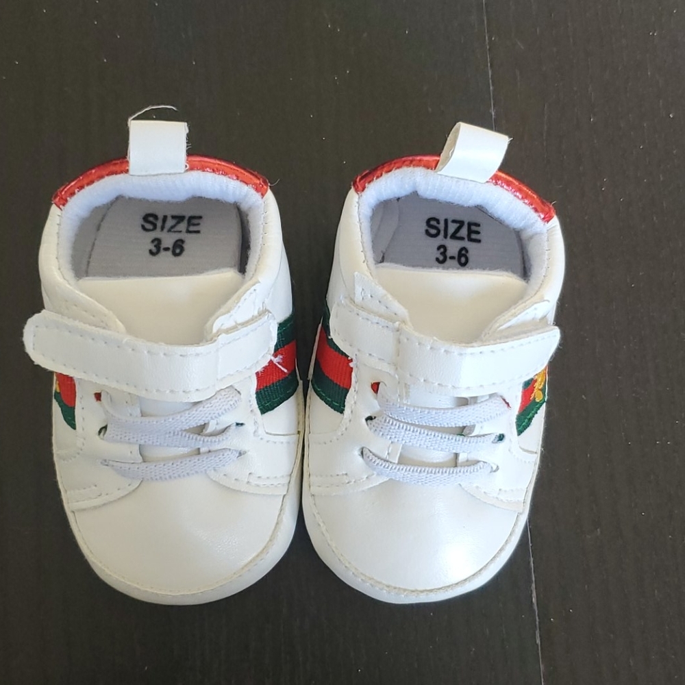 Gucci-like crib shoes